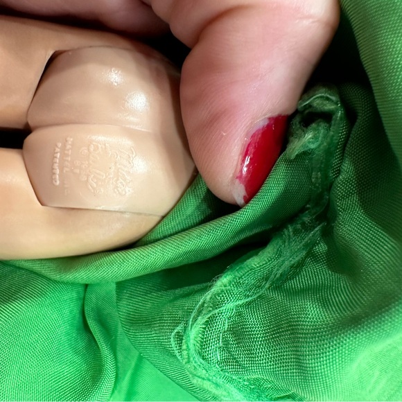 VINTAGE 1960S MATTEL BARBIE DOLL W/ SENIOR PROM DRESS GREEN/BLUE BUBBLE CUT HAIR - Picture 6 of 11